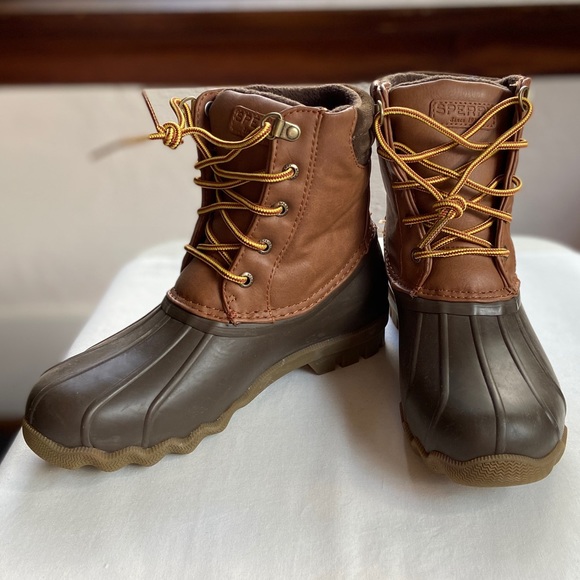 duck boots size 4